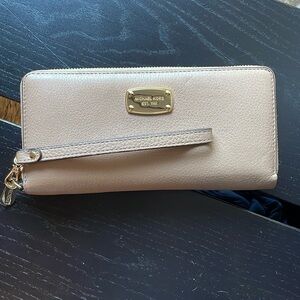 Michael Kors Leather Continental Wristlet wallet